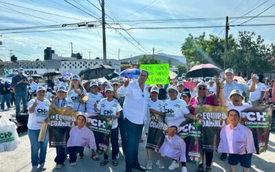 Escucha Chema Morales necesidades de familias en la colonia Analco de Ramos Arizpe