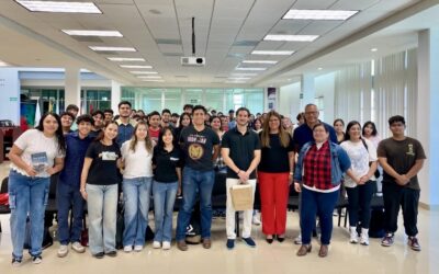 Inspiran a estudiantes de la UPRA con conferencia de reconocido alpinista